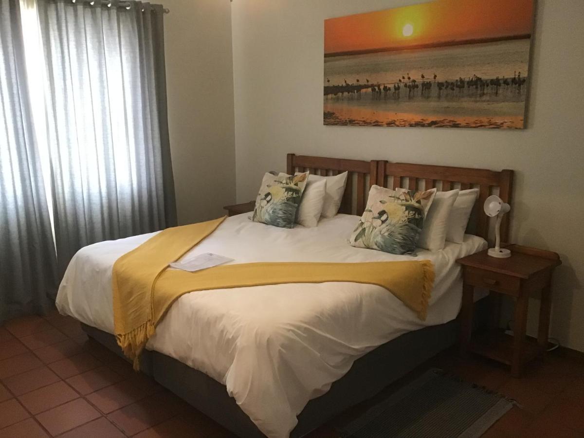 Rocky Shore Guesthouse Свакопмунд Экстерьер фото