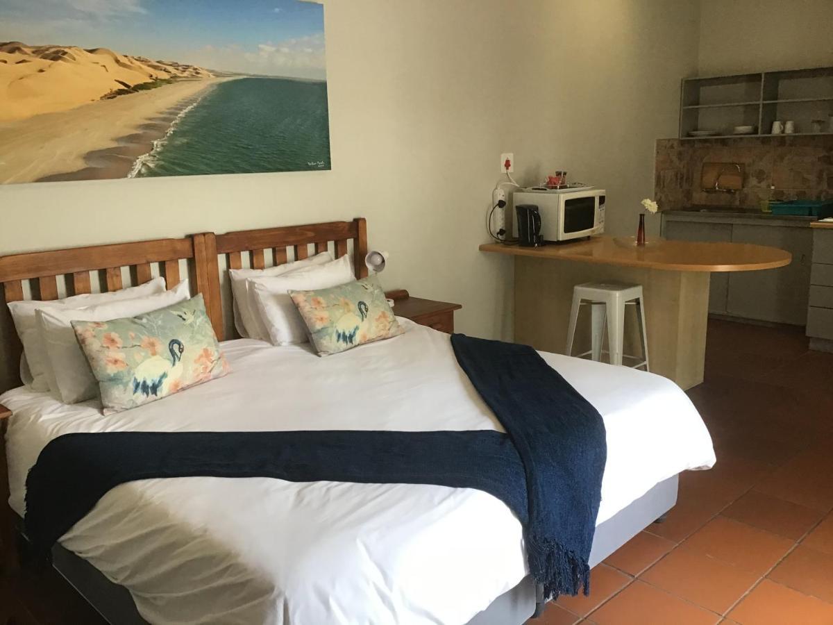 Rocky Shore Guesthouse Свакопмунд Экстерьер фото