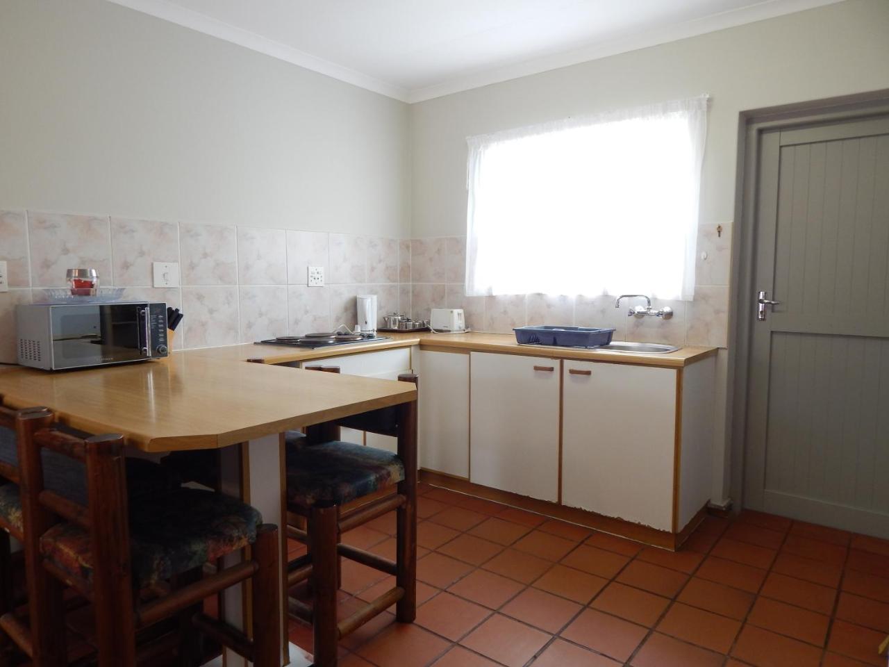 Rocky Shore Guesthouse Свакопмунд Экстерьер фото