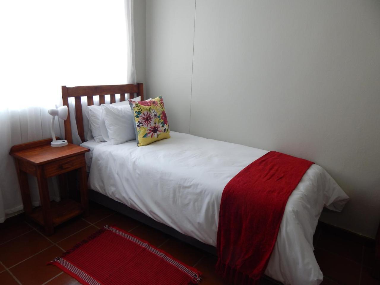 Rocky Shore Guesthouse Свакопмунд Экстерьер фото