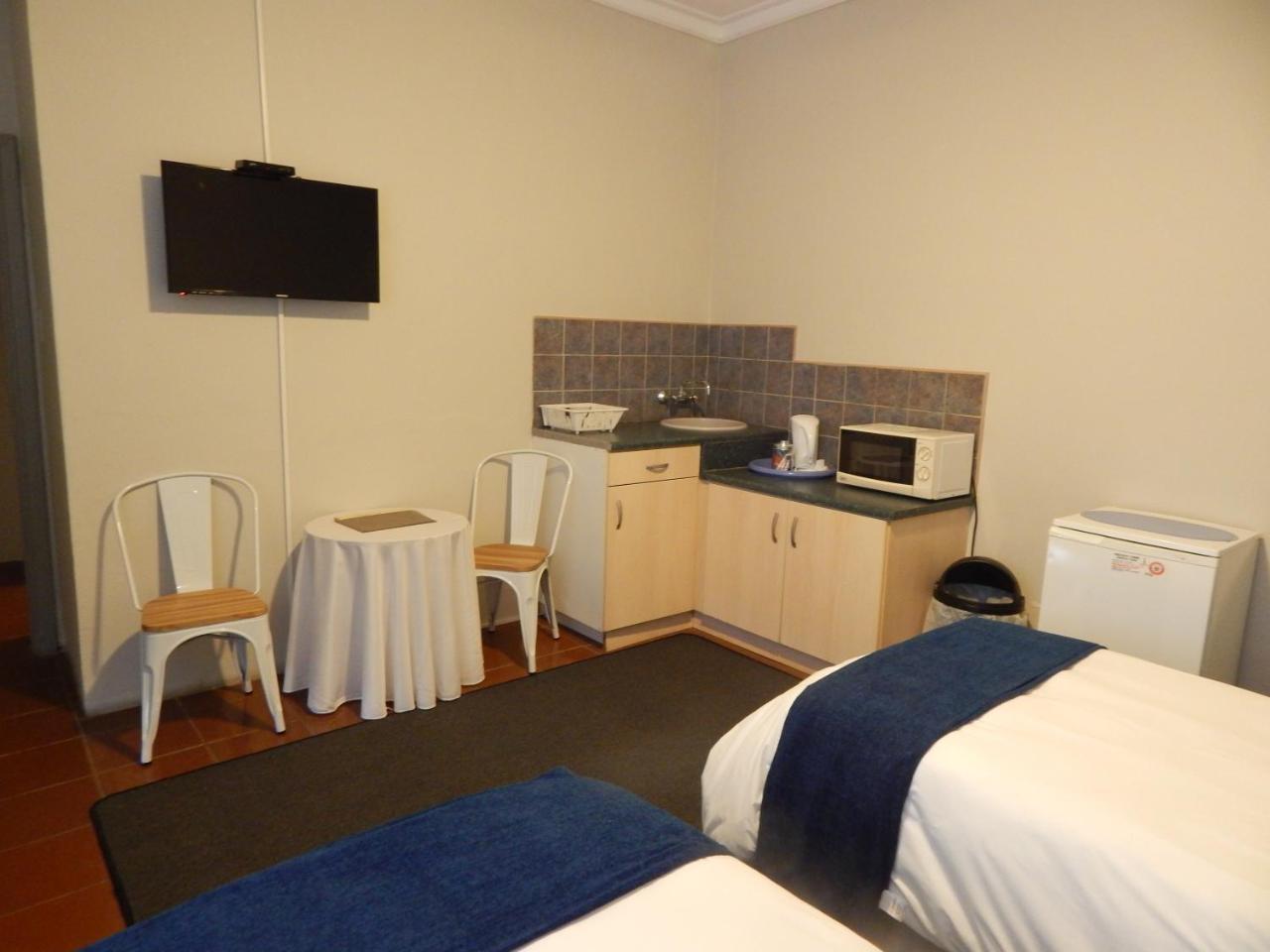 Rocky Shore Guesthouse Свакопмунд Экстерьер фото