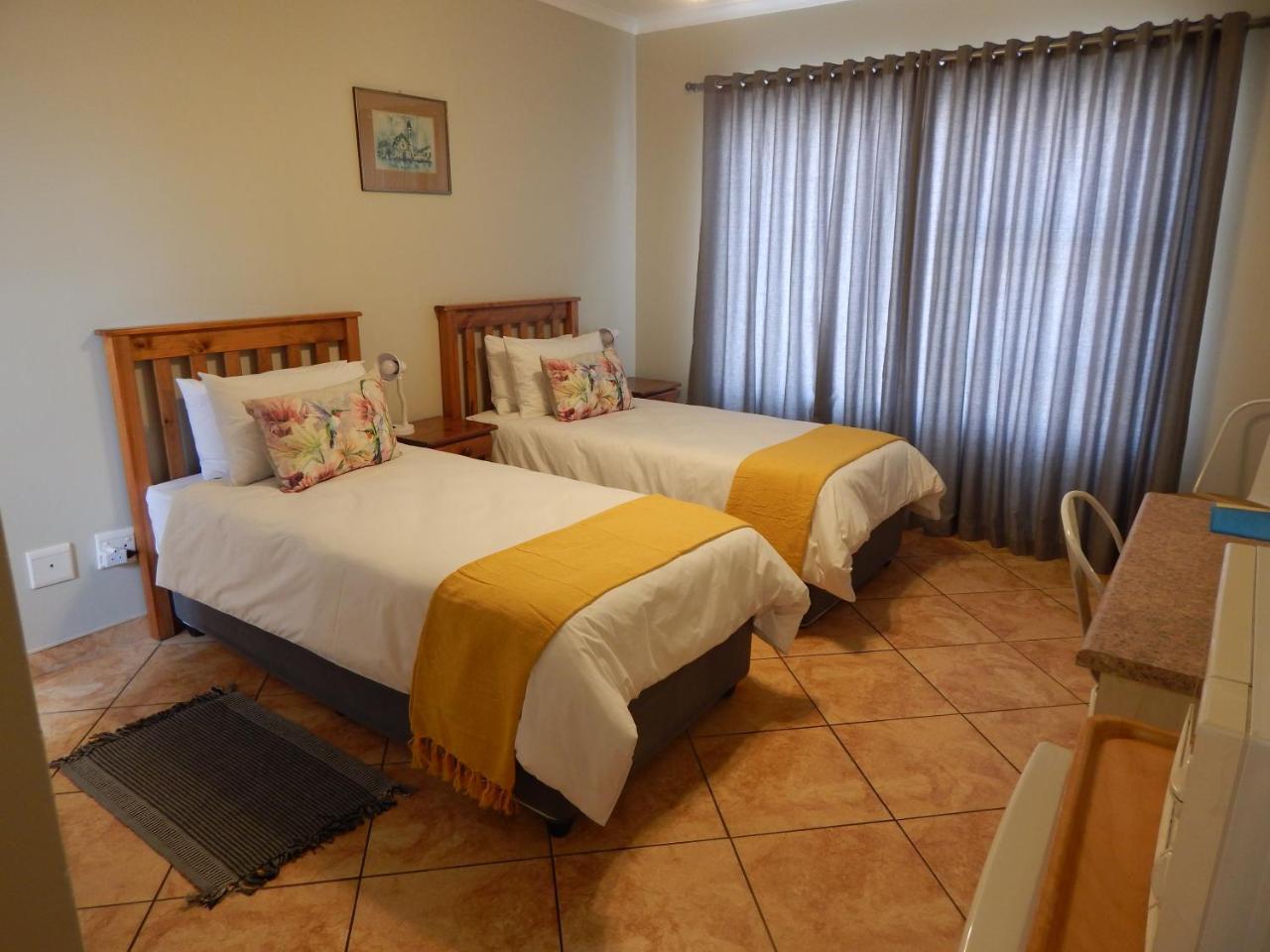 Rocky Shore Guesthouse Свакопмунд Экстерьер фото